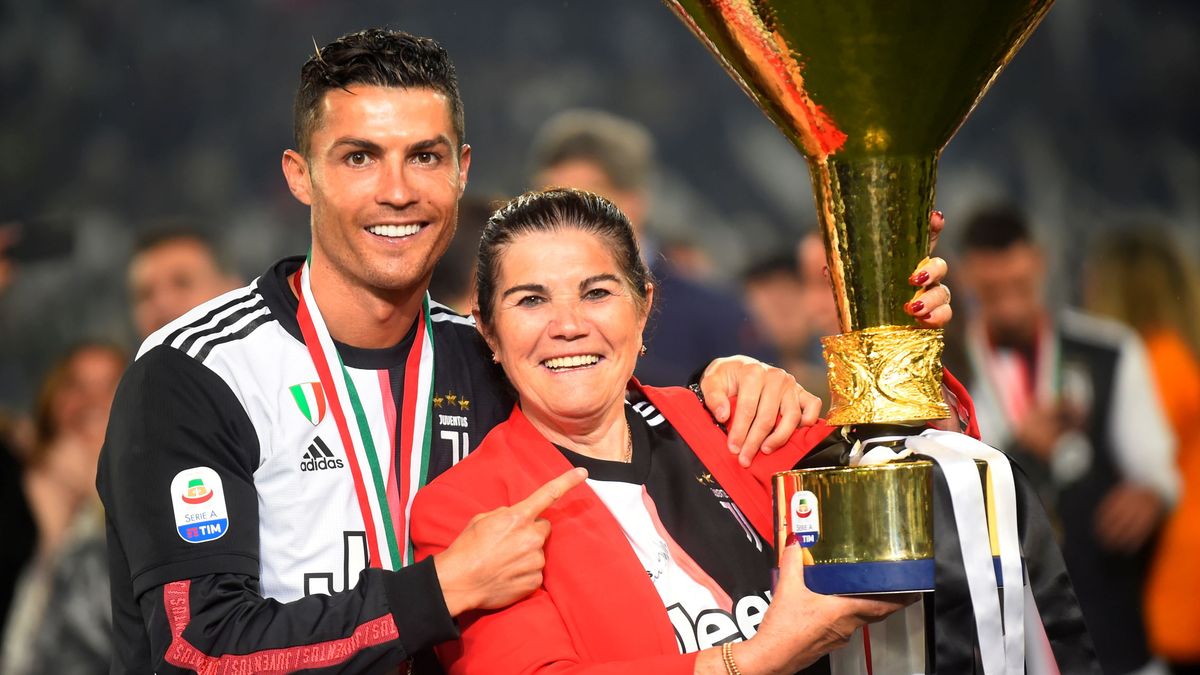 Dolores Aveiro, la madre de Cristiano Ronaldo, carga contra el medio que dijo que quería separarlo de Georgina