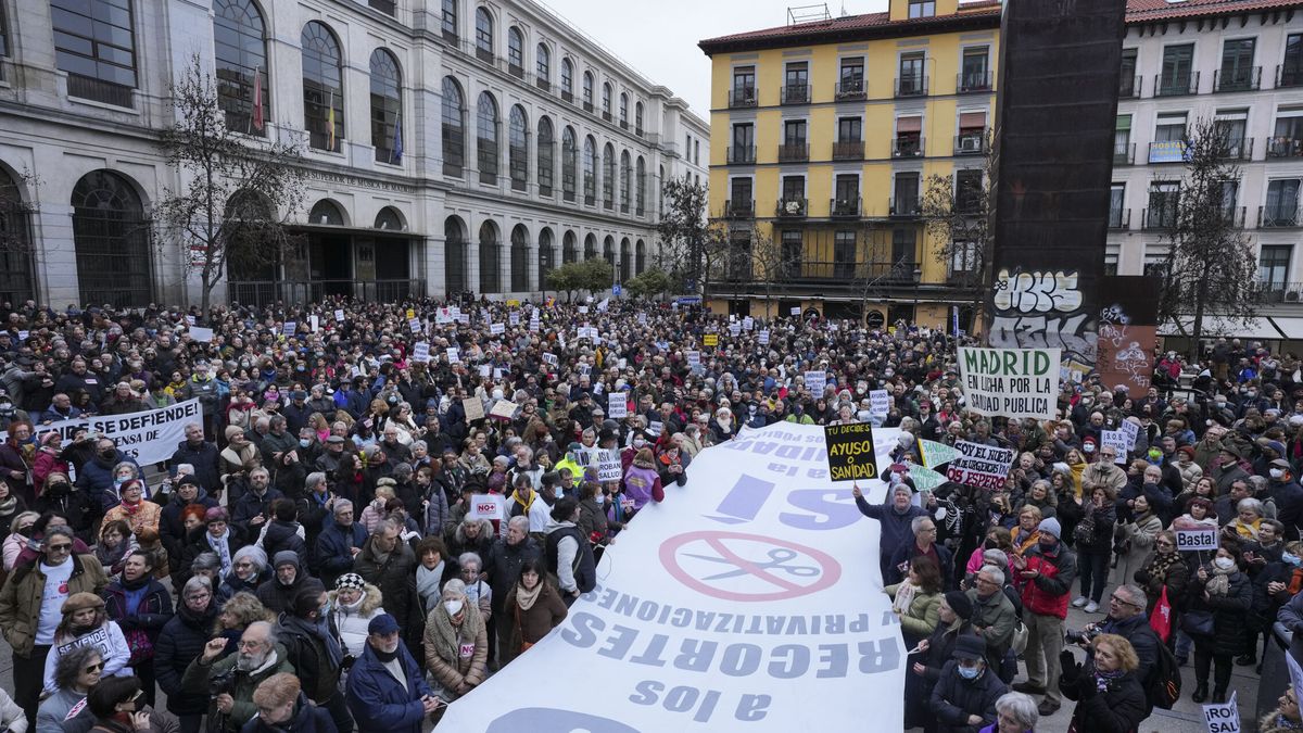 La marea blanca reúne a miles de personas en Madrid contra los "recortes" en sanidad