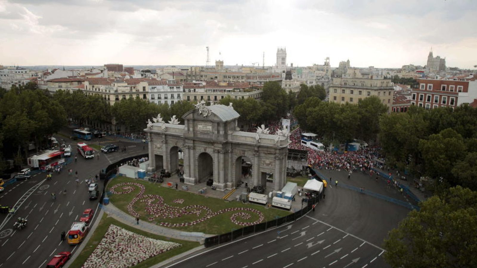 Foto: Vista de la Puerta de Alcalá desde el número 6 de la Plaza de la Independencia