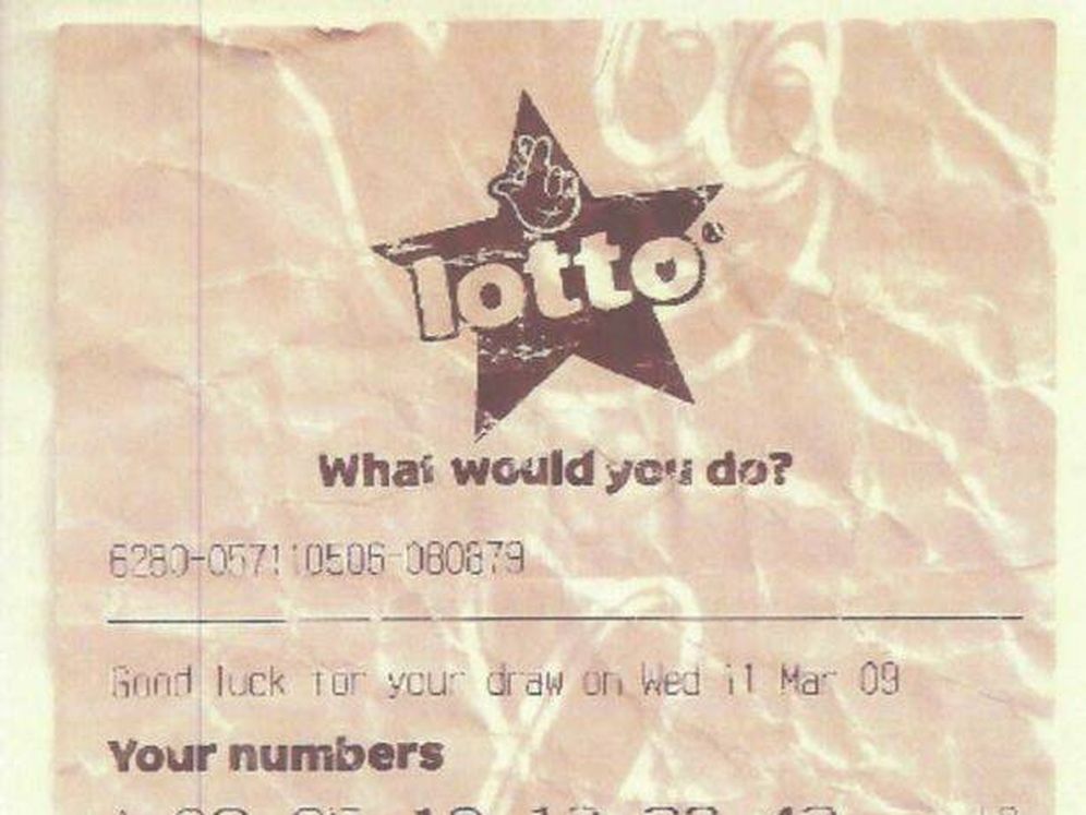 Foto: El billete falso y deliberadamente manipulado que se presentó para cobrar el premio (Foto: Camelot Lottery)