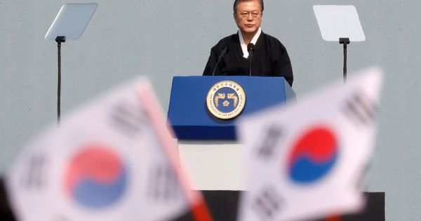 Foto: El presidente surcoreano Moon Jae-in da un discurso durante la celebración del centenario del movimiento contra el dominio colonial japonés, en Seúl, el 1 de marzo de 2019. (Reuters)