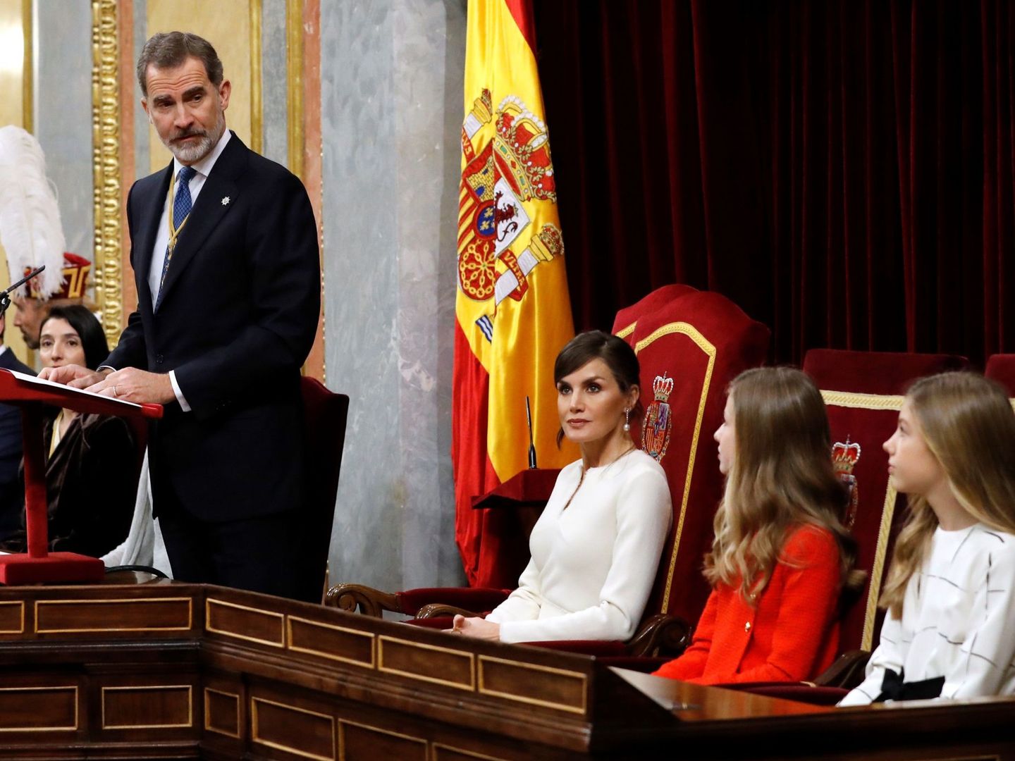 El rey Felipe, durante el discurso, ante la presencia de su mujer y sus hijas. (EFE)