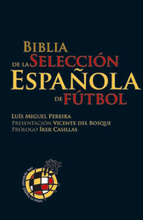 Foto: Dos 'Biblias del fútbol' cierran el año literario más prolífico del deporte español