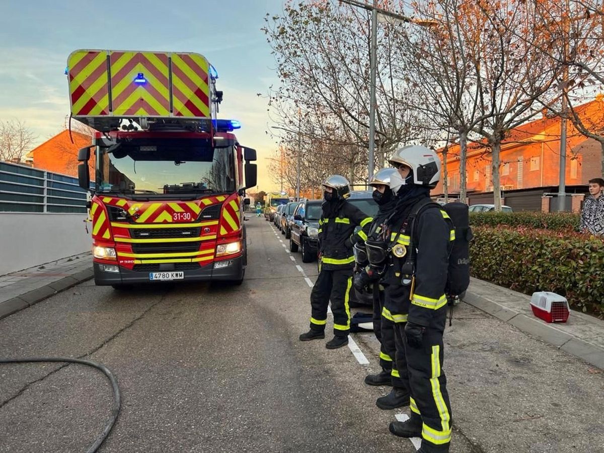 Foto: Una imagen de archivo de bomberos de Madrid. (EFE)