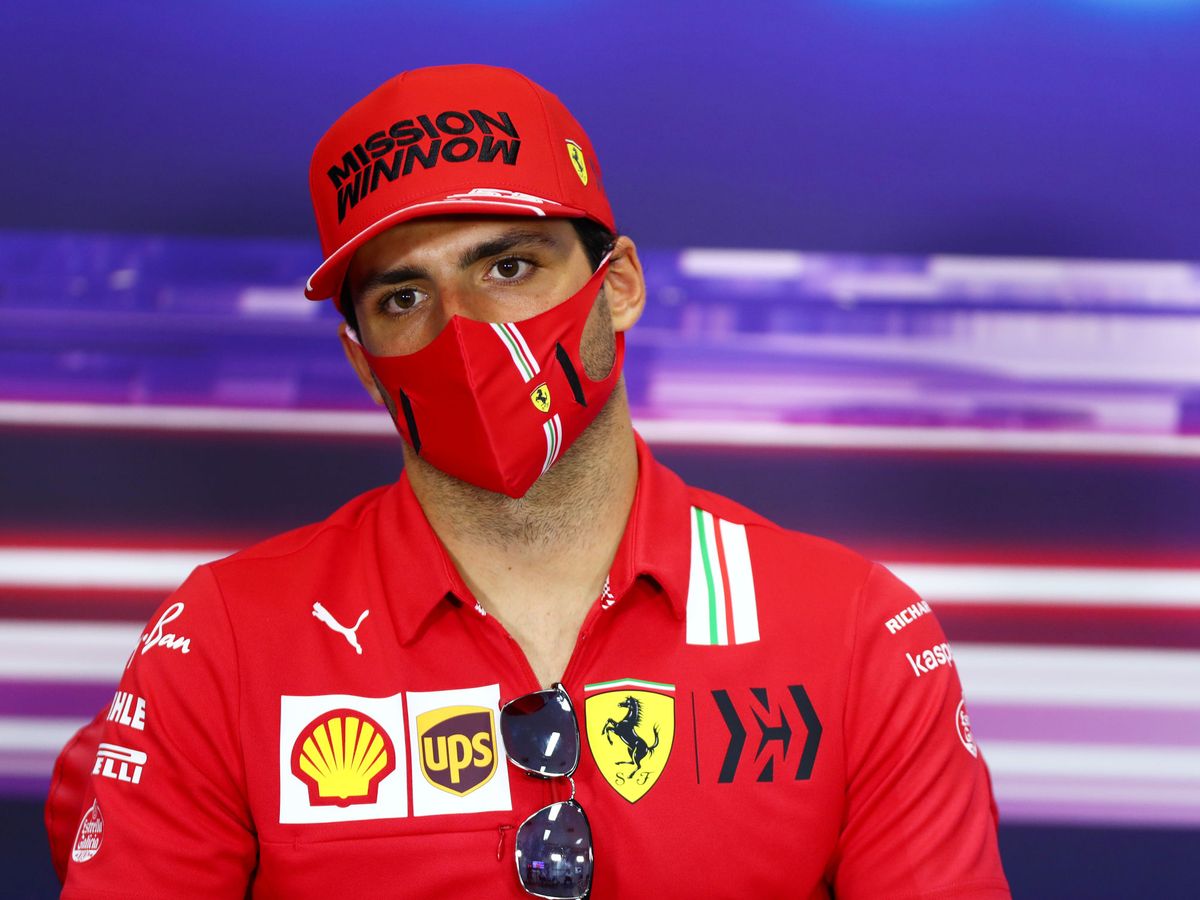 Foto: Carlos Sainz explicaba en la primera de rueda de prensa oficial sus sensaciones ante el debut con Ferrari