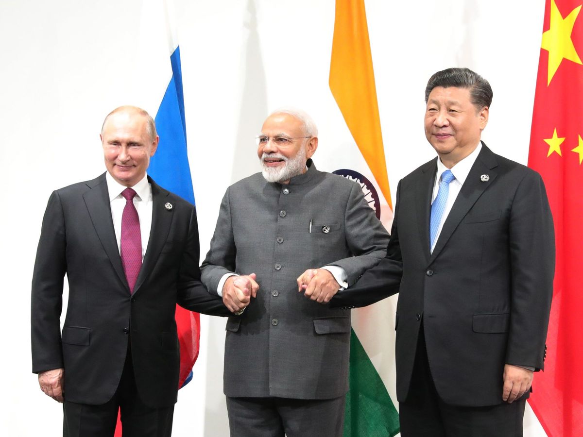 Foto: El presidente ruso Vladimir Putin (i), el primer ministro indio Narendra Modi (c) y el presidente chino Xi Jinping (d). 