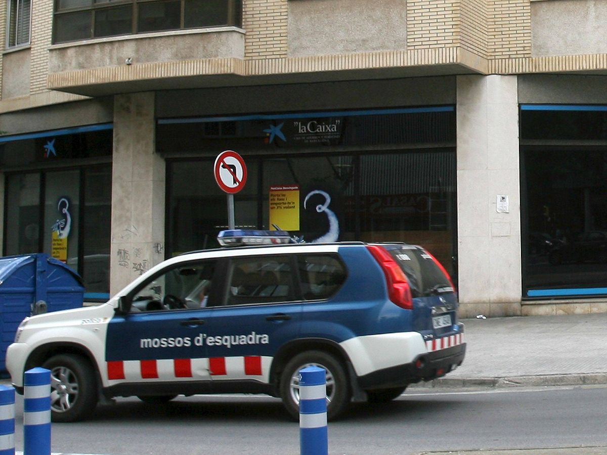 Foto: Una patrulla de los Mossos d'Esquadra en Reus. (EFE/Jaume Sellart)