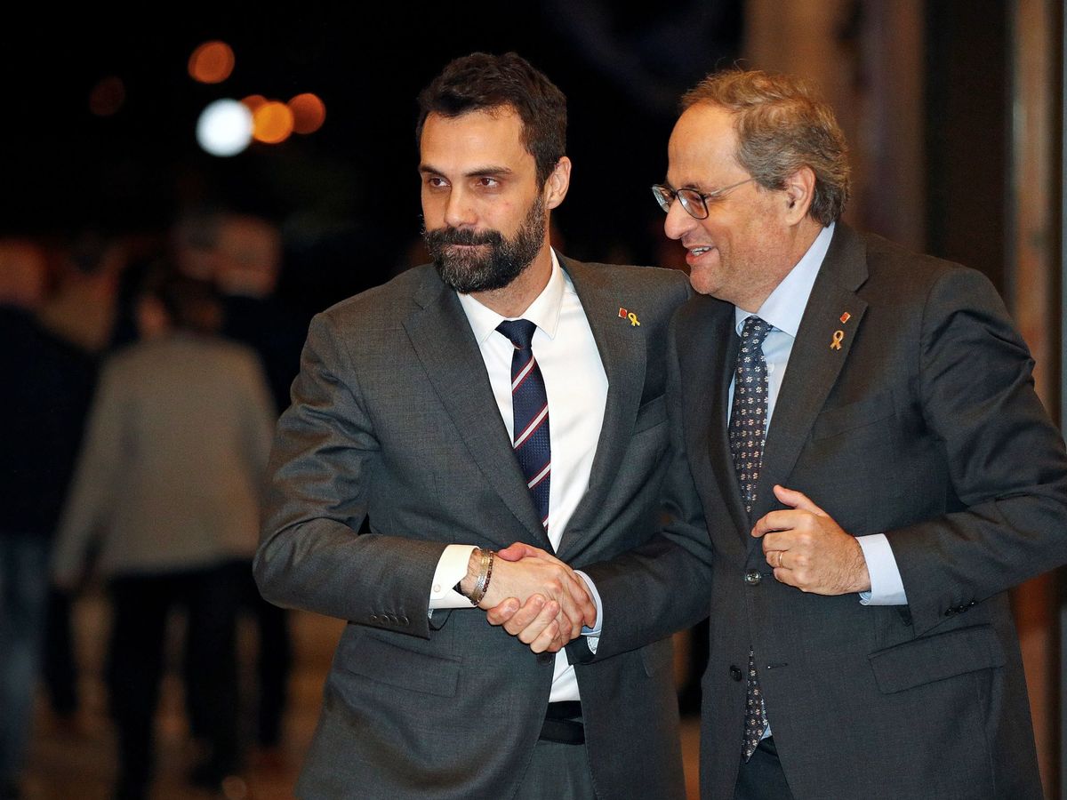Foto: El presidente de la Generalitat, Quim Torra (d), y el presidente del Parlament, Roger Torrent (i) (EFE)