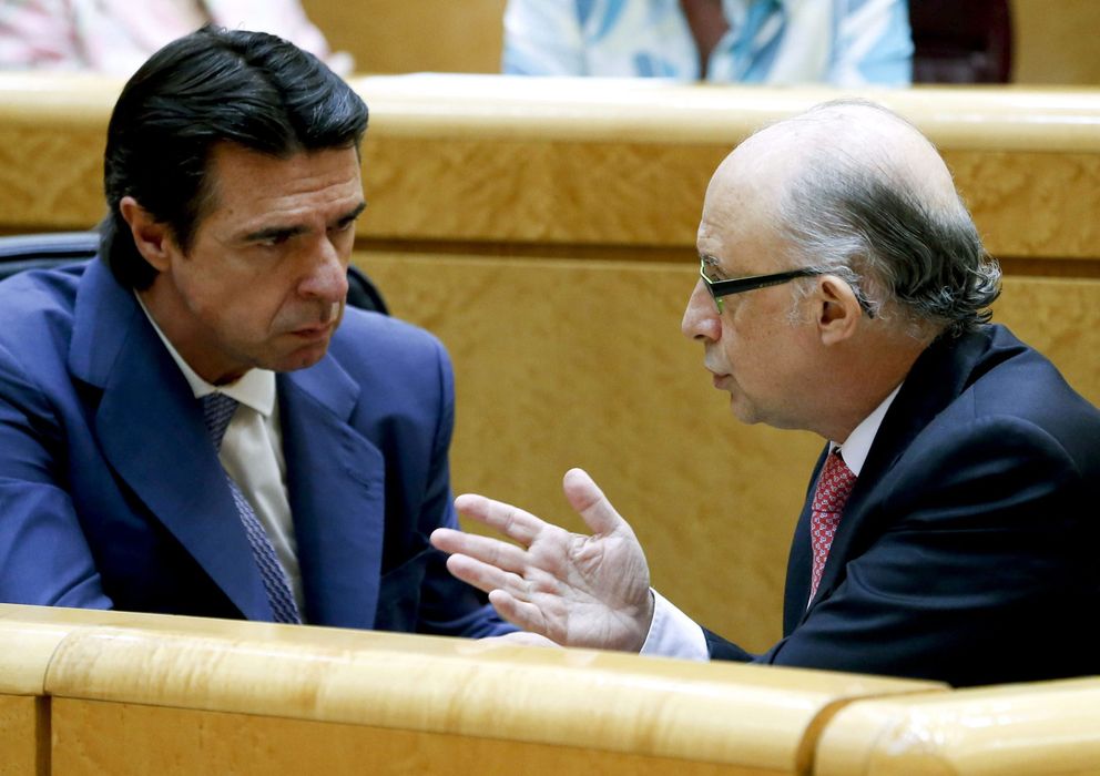 Foto: Soria y Montoro en el Senado (Efe)