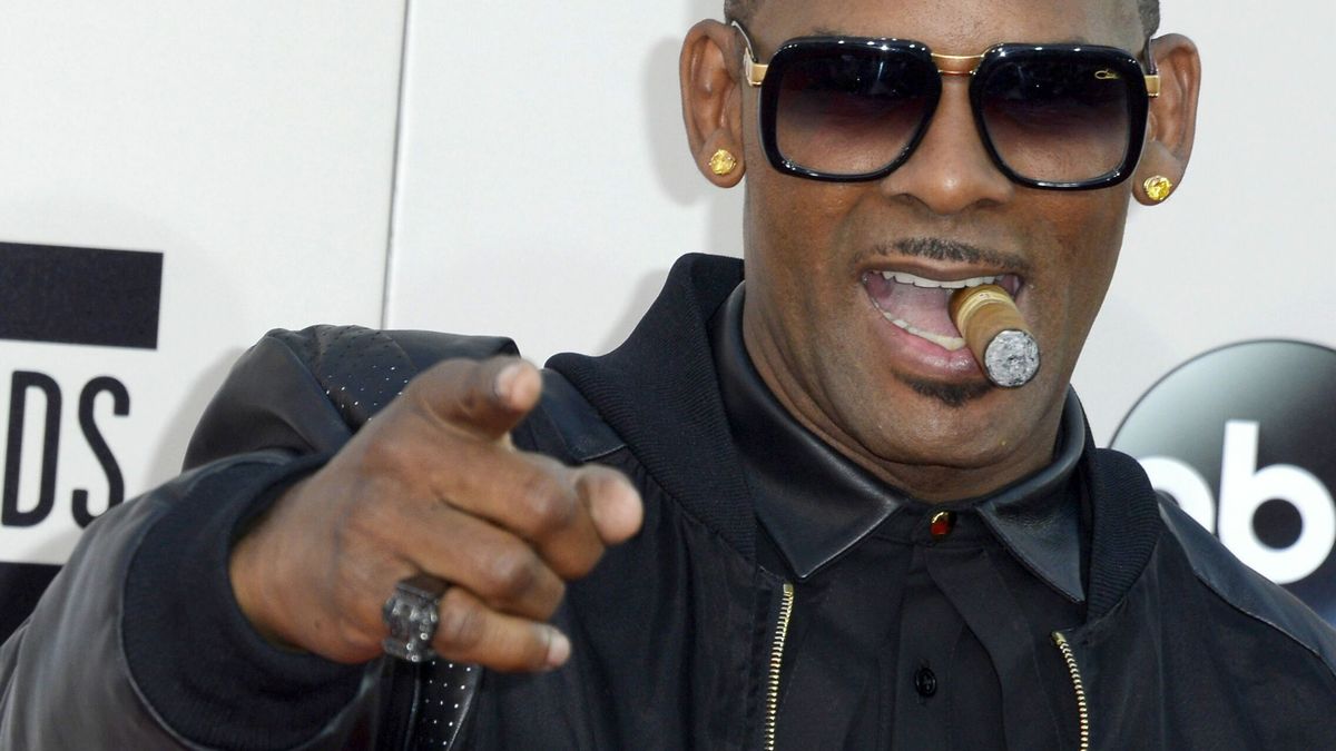 El cantante R. Kelly, condenado a 30 años por crimen organizado, abuso y tráfico sexual