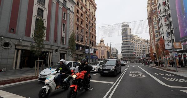 Foto: La Gran Vía de Madrid tras las obras y la puesta en marcha definitiva de Madrid Central. (EFE)
