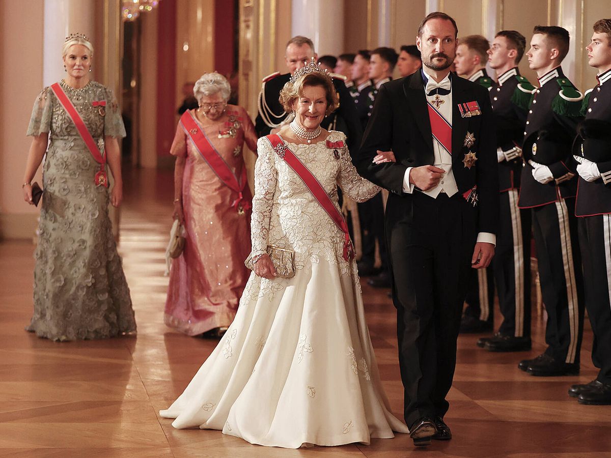 Foto: La llegada de la familia real noruega al Parlamento con motivo de la cena de gala. (NTB)
