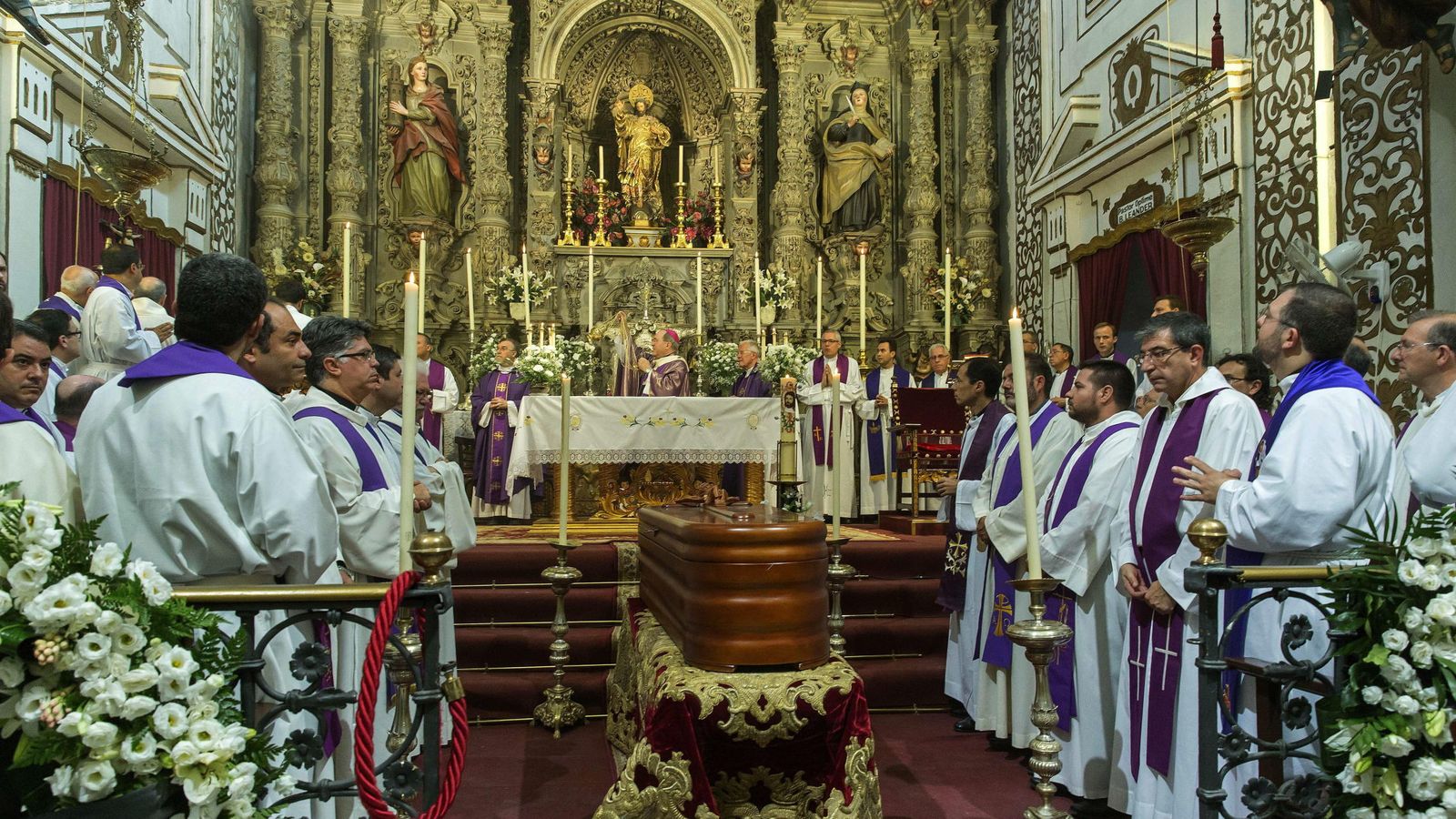 Foto: Funeral en Sevilla por el sacerdote Carlos Martínez Pérez. (EFE)