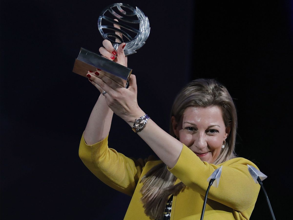 Foto: La escritora vitoriana Eva García Sáenz de Urturi, ha sido galardonada este jueves con el Premio Planeta de Novela en su 69 edición. (EFE)