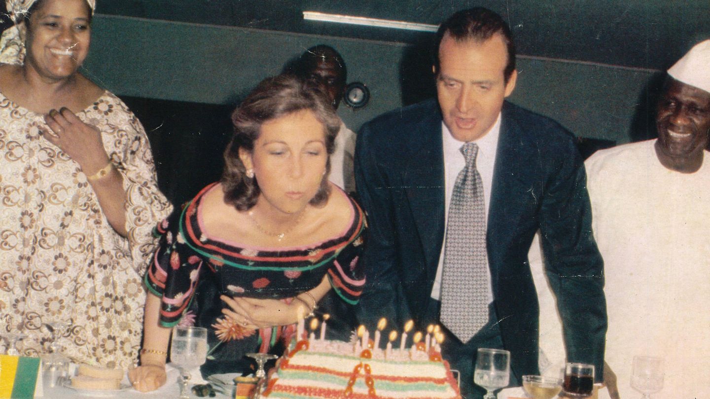 Don Juan Carlos y doña Sofía. (Foto: Ed. Grijalbo)