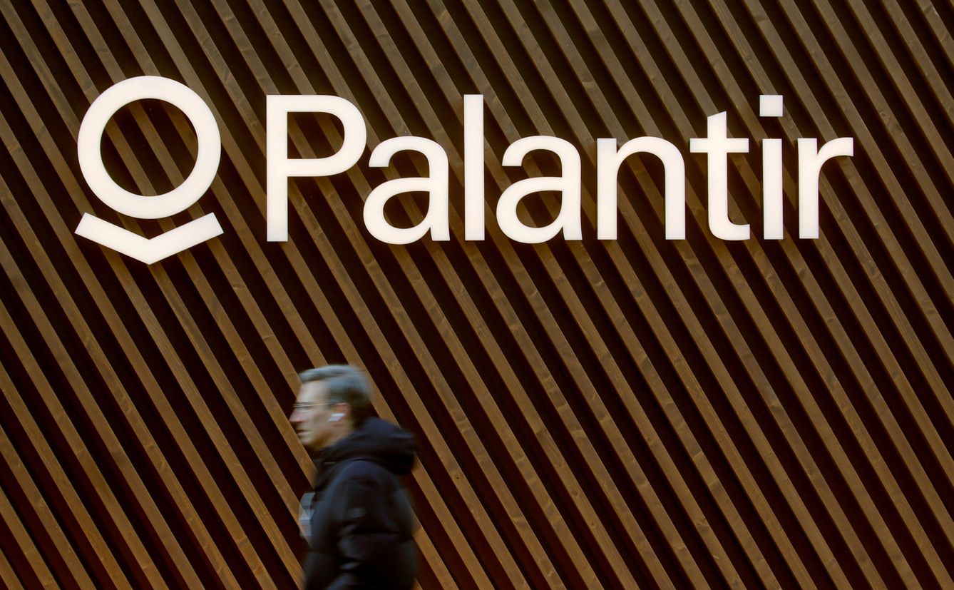 El logo de Palantir durante el encuentro de Davos (Suiza) el pasado enero. (Reuters)