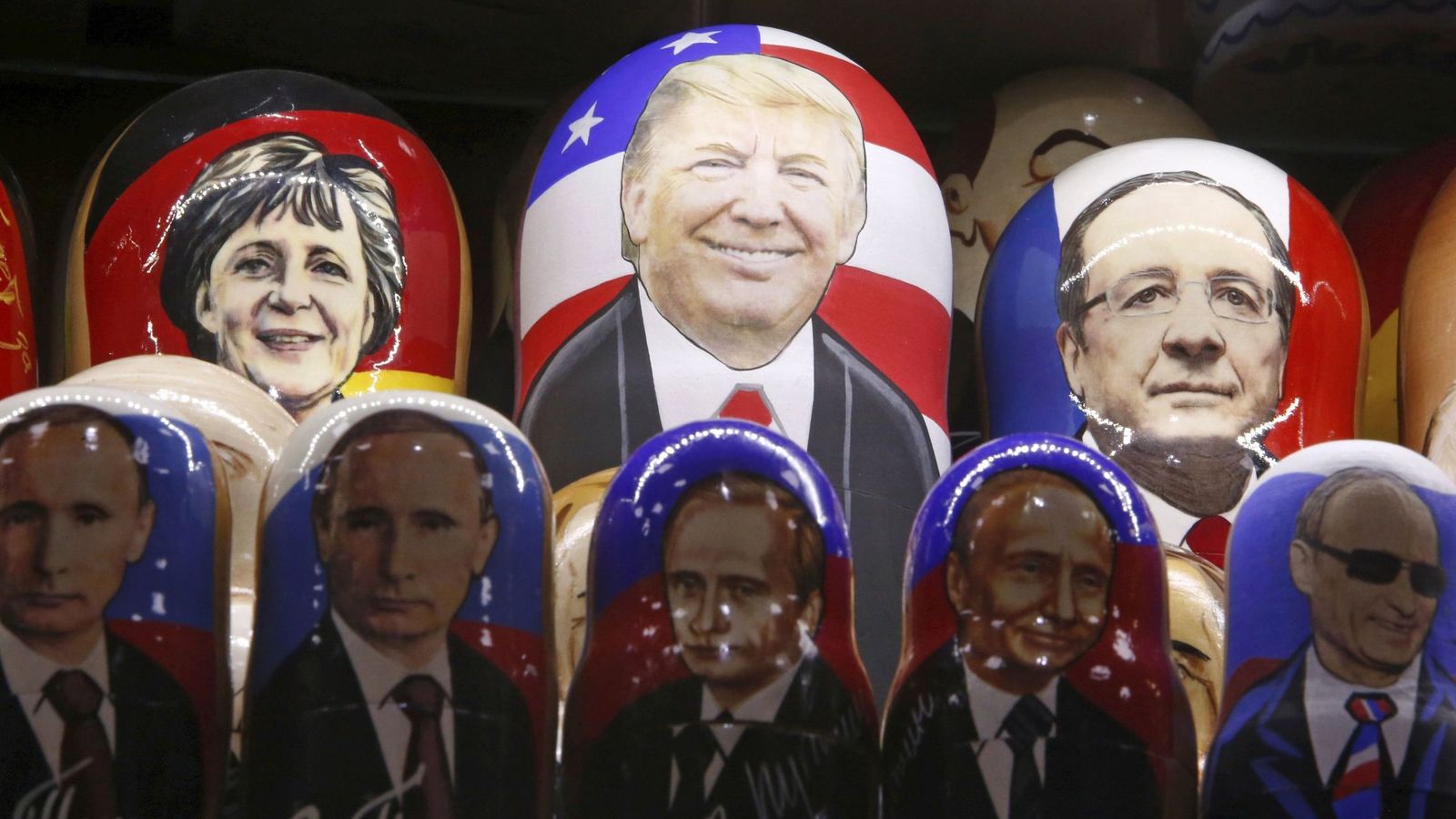 Foto: Matrioskas pintadas con los rostros de Donald Trump, Angela Merkel, François Hollande y Vladimir Putin. (Reuters)