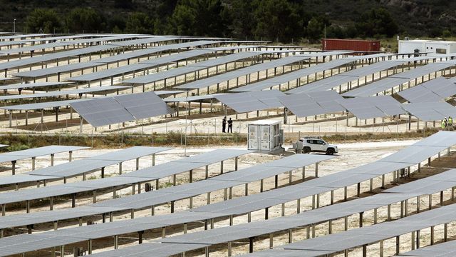 Vista de la planta de energía solar fotovoltaica X-Elio en Jijona. (EFE/Morell)