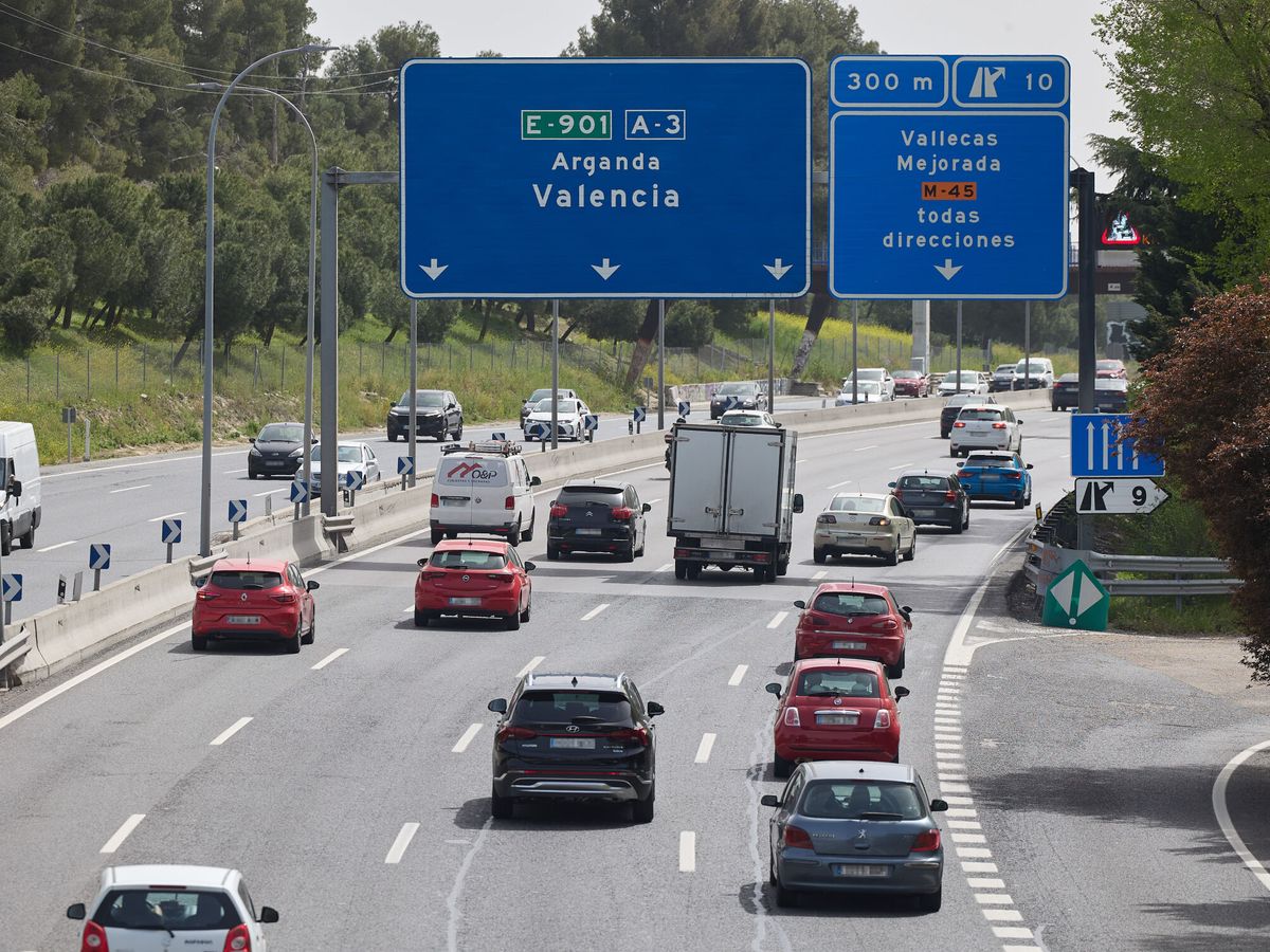 Foto: Operación salida Semana Santa 2024: consulta el mapa de carreteras españolas, atascos y peores horas para coger el coche. (Jesús Hellín / Europa Press)