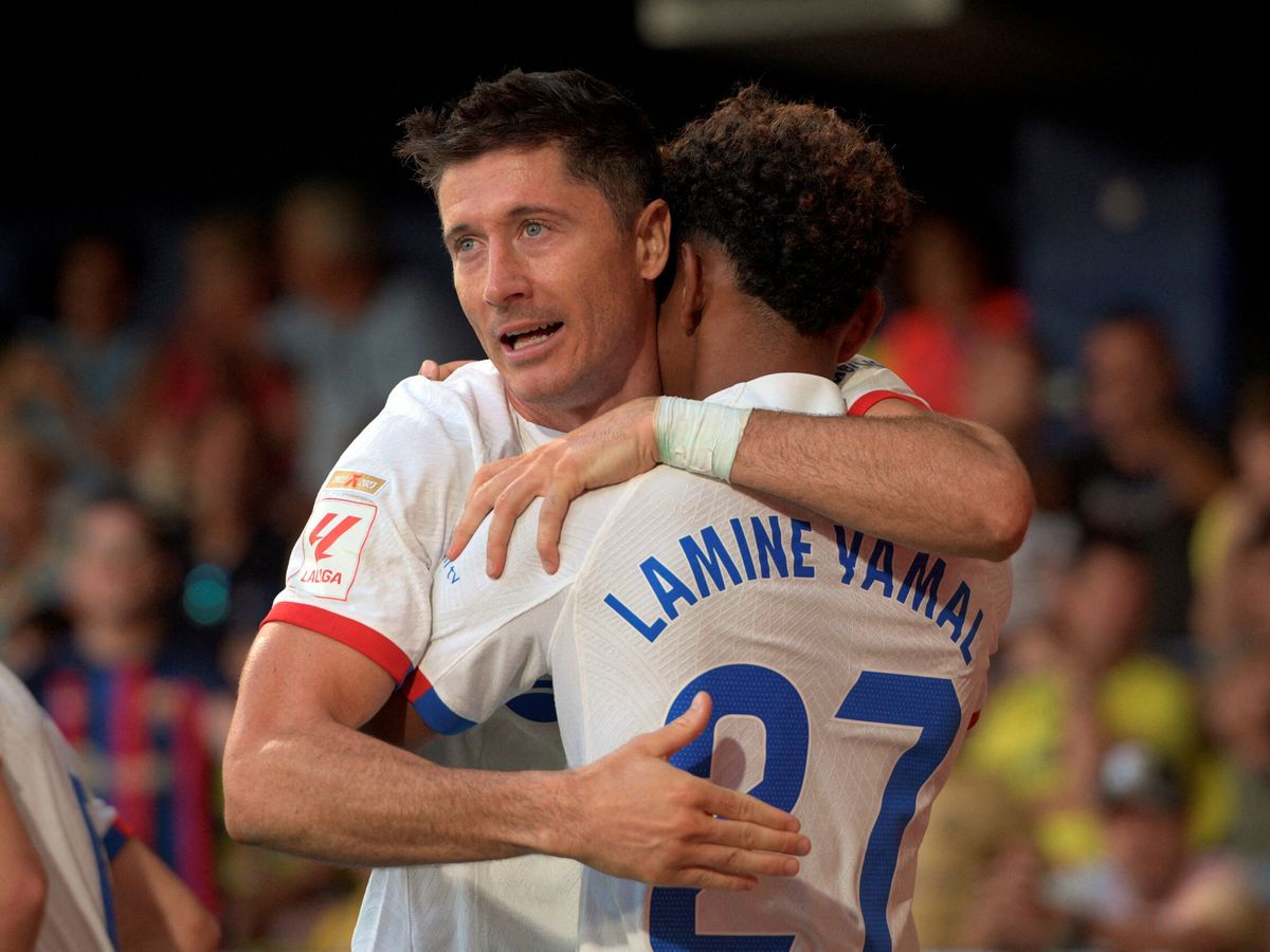 Foto: Lewandowski celebra junto a Lamine Yamal un gol en La Cerámica frente al Villarreal. (REUTERS/Pablo Morano).