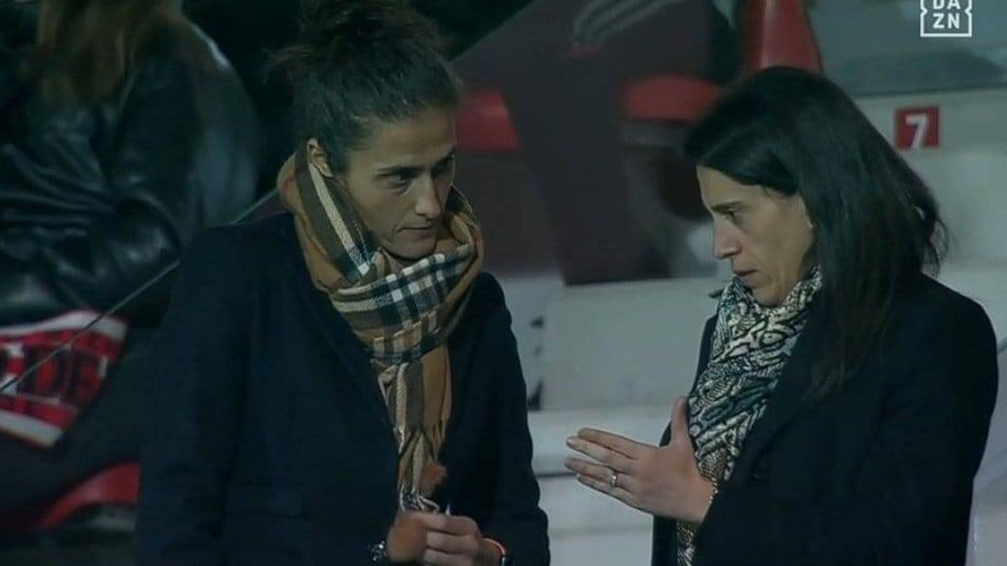 La seleccionadora, Montse Tomé, y Ana Rossell, directora deportiva del Real Madrid. (DAZN)