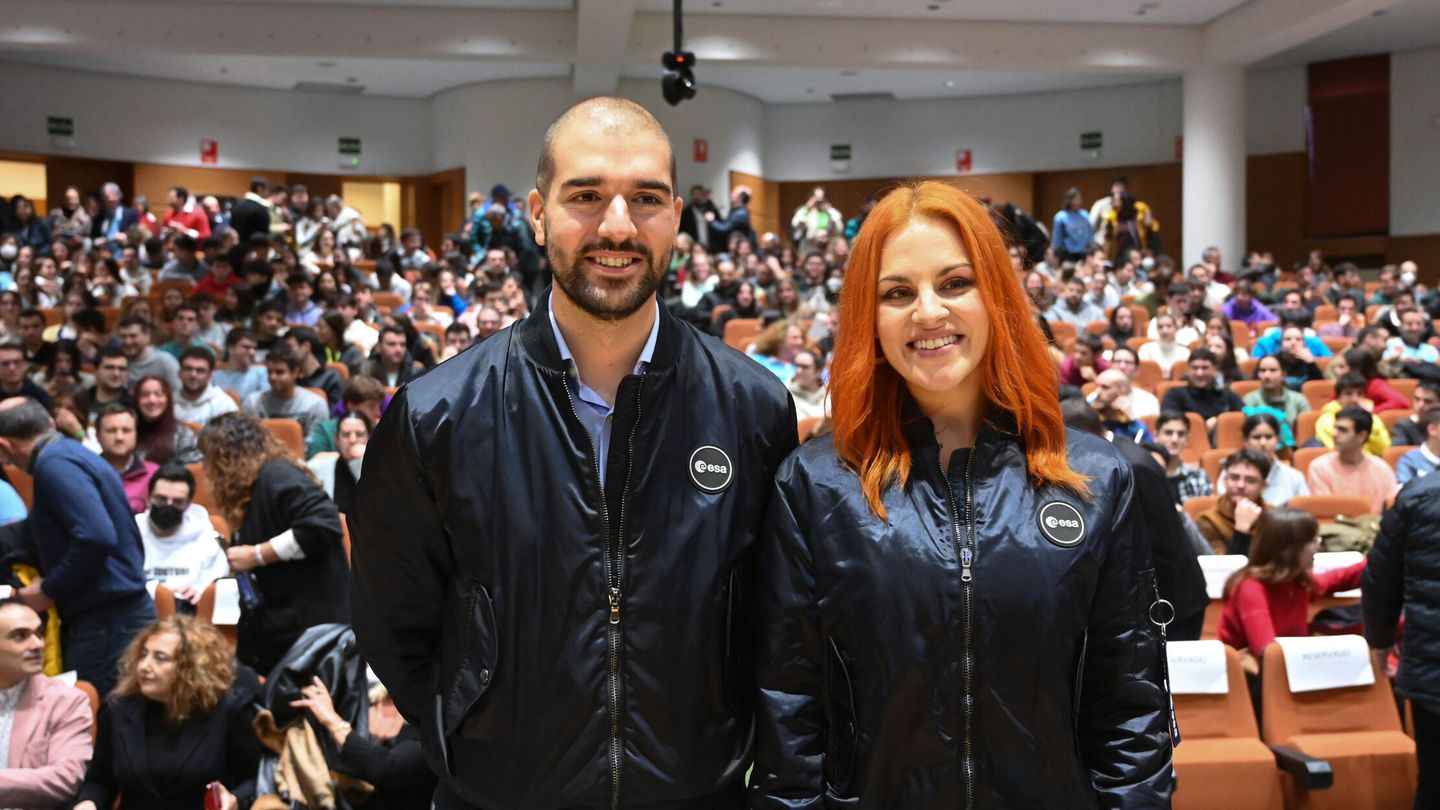 Pablo Álvarez y Sara García, los astronautas españoles elegidos por la ESA.