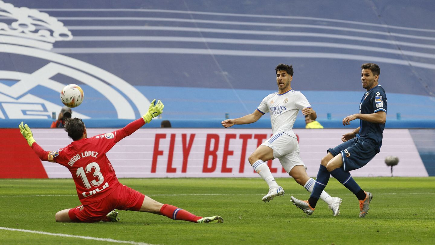 Asensio en el tercer gol. (REUTERS/ Susana Vera)
