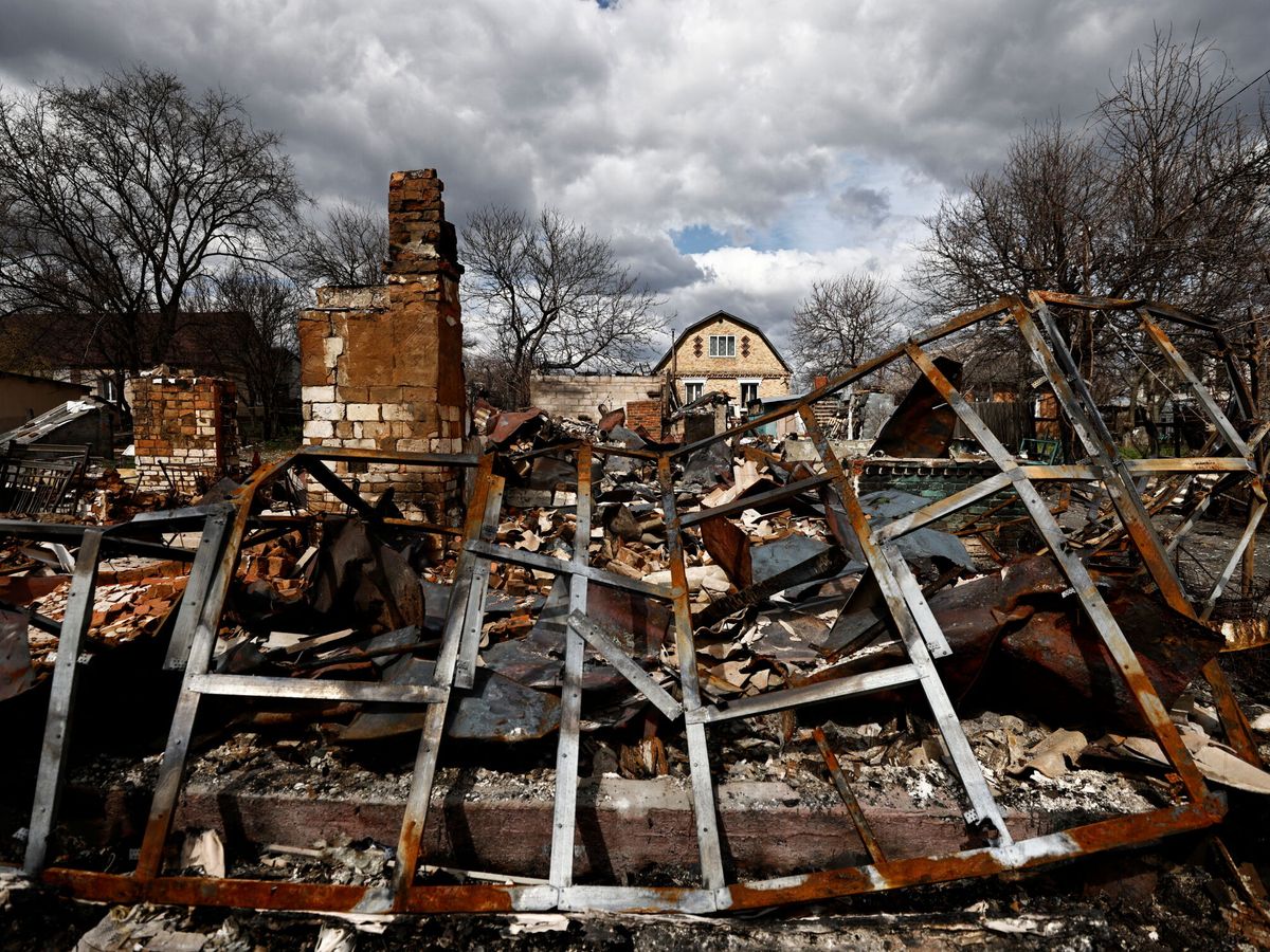 Foto: Destrucción en Borodianka, región de Kiev, tras la retirada de las tropas rusas. (Reuters/Zohra Bensemra)