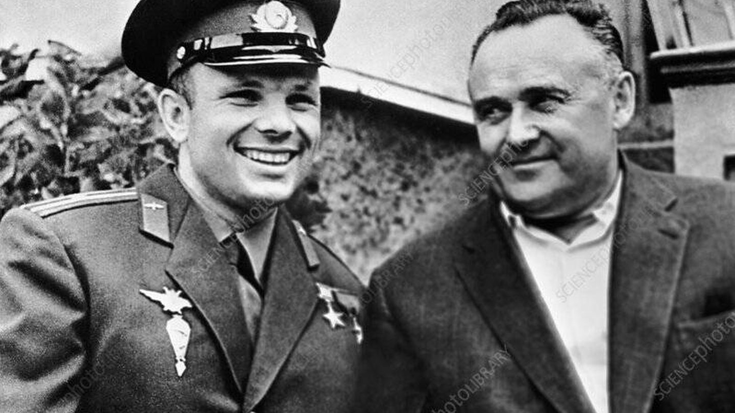 Yuri Gagarin (1934-1968, izquierda) y Sergei Korolev en una imagen de 1966, pocos días antes de la muerte del segundo.