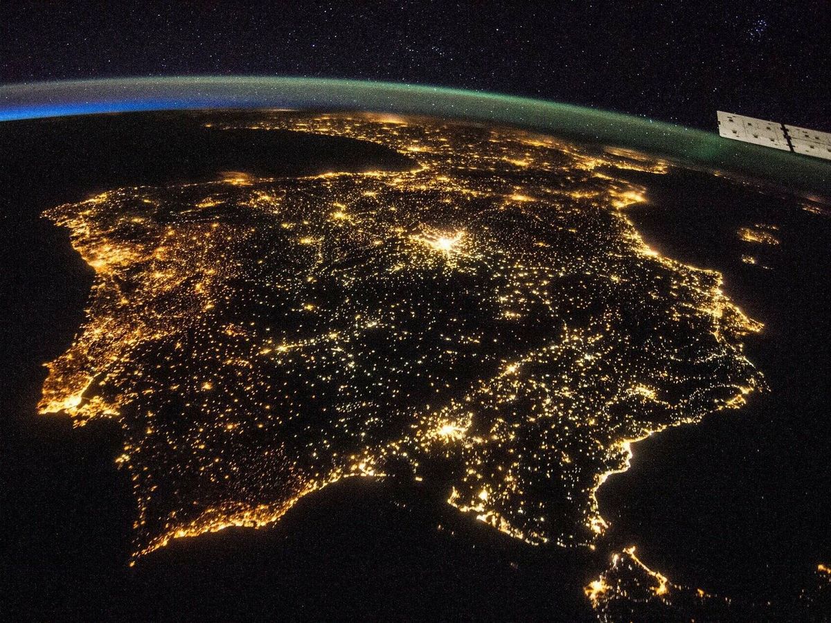 Foto: Luces sobre la Península desde la Estación Espacial Internacional. Foto: ESA