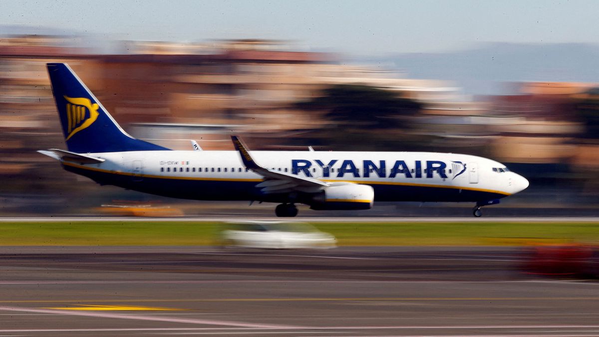 Ryanair avisa sobre sus tarjetas de embarque en el móvil: no se aceptará en estos aeropuertos
