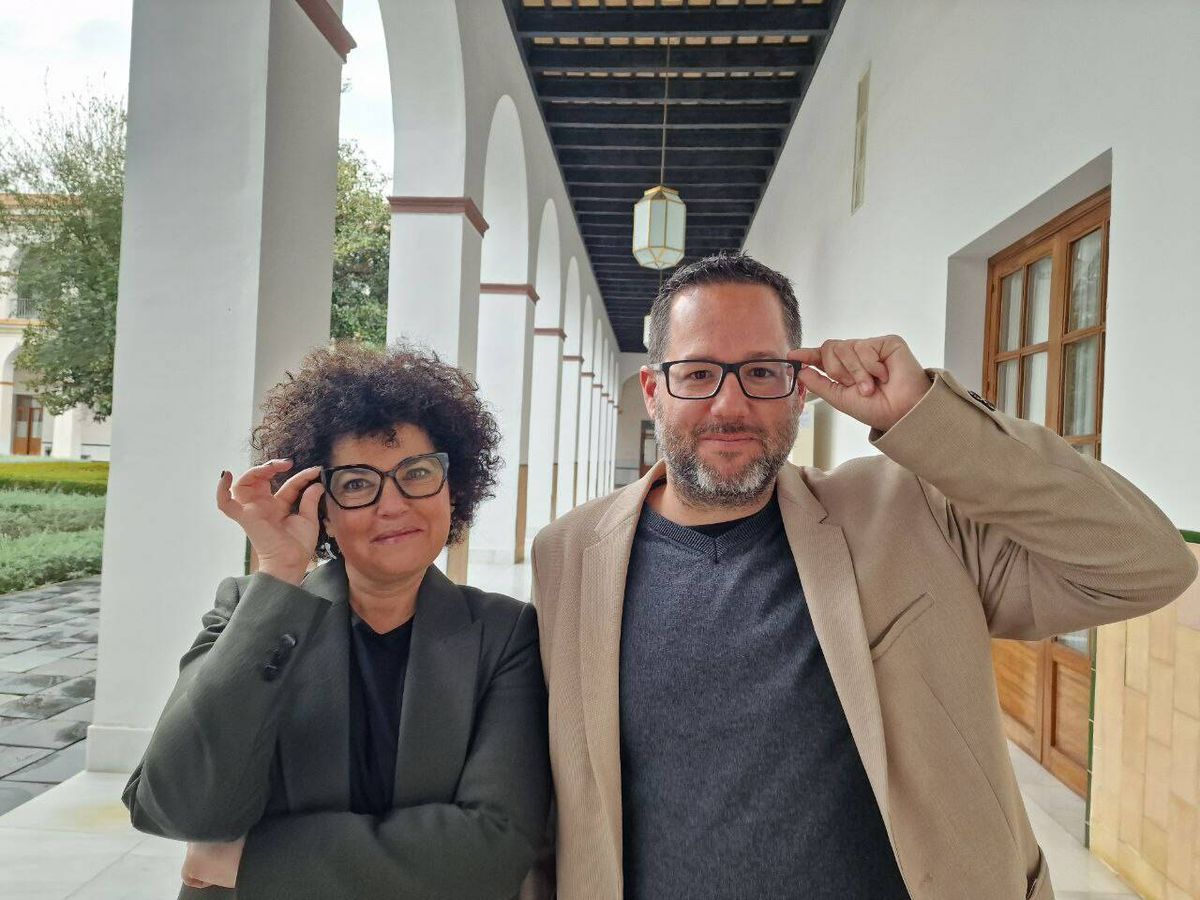 Foto: Maribel Mora y José Ignacio García, en el Parlamento andaluz. (Cedida)