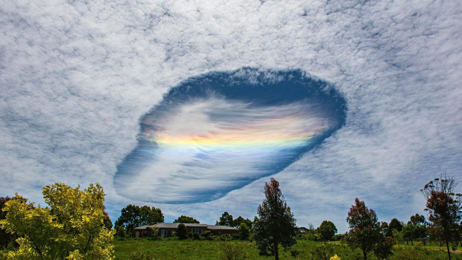 Foto: El 'agujero' aparecido en el cielo de Australia (Imgur)