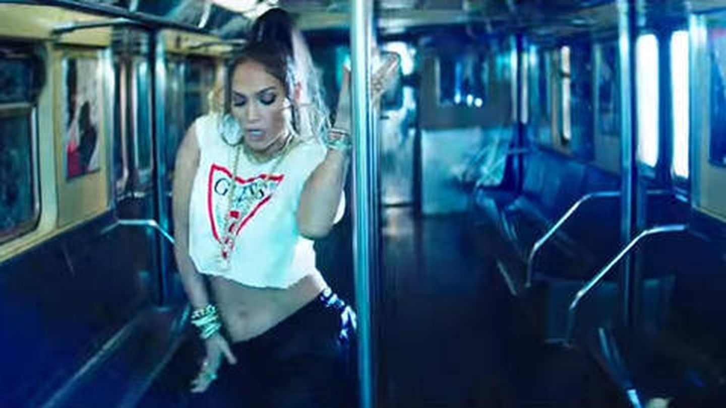 La cantante Jennifer Lopez en una imagen del videoclip 'Amor, amor, amor'.