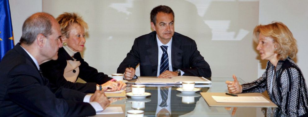 Foto: Zapatero se reúne hoy con los tres vicepresidentes para analizar el trabajo realizado durante los últimos días