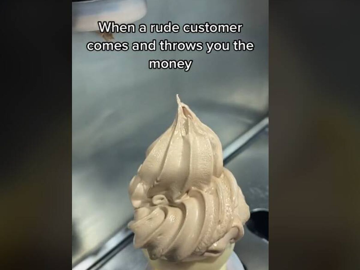 Foto: El cliente no sabe lo que hay escondido dentro del helado (TikTok/@twincones_amoco)