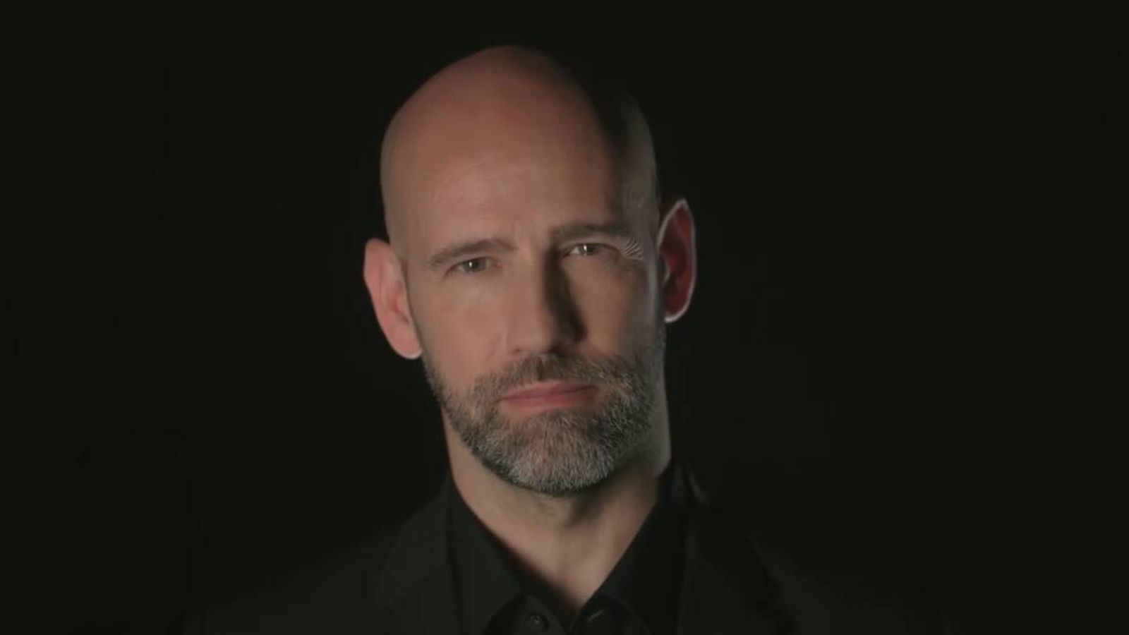 La enigmática nueva promoción de TVE, con Gonzalo Miró como protagonista: "Dicen que soy un idiota"