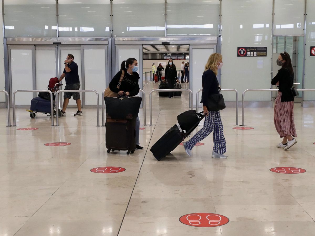 Foto: Llegada de viajeros al Aeropuerto d eMadrid-Barajas. (EFE)