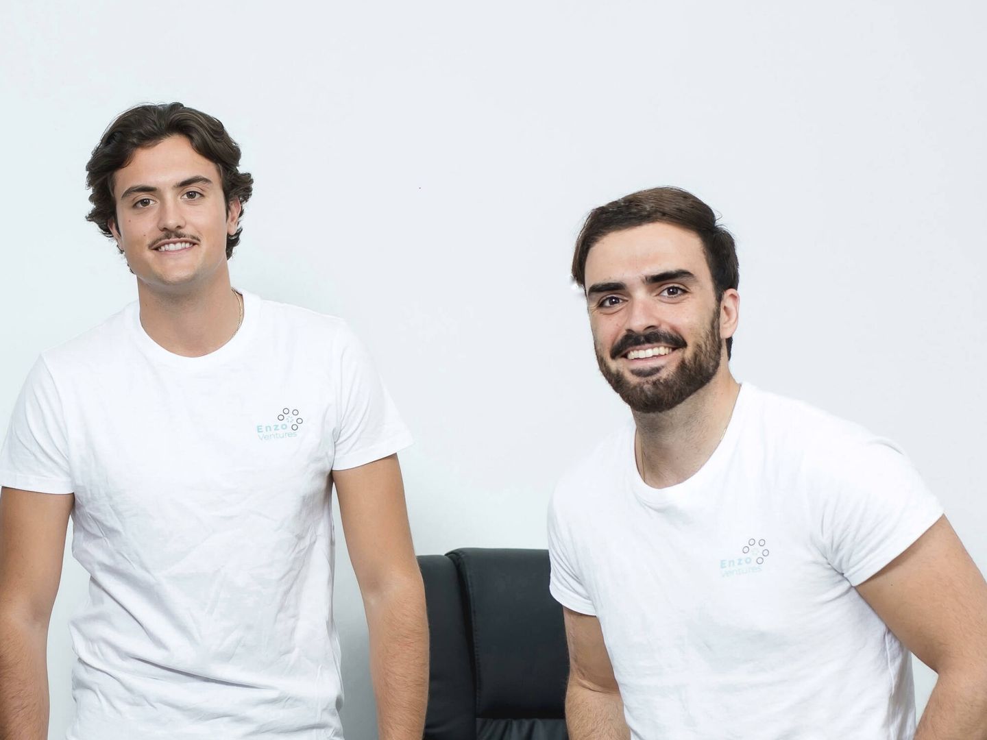 Iván Fernández (i) y Edgar Vicente (d), fundadores de Enzo Ventures. (Cedida)