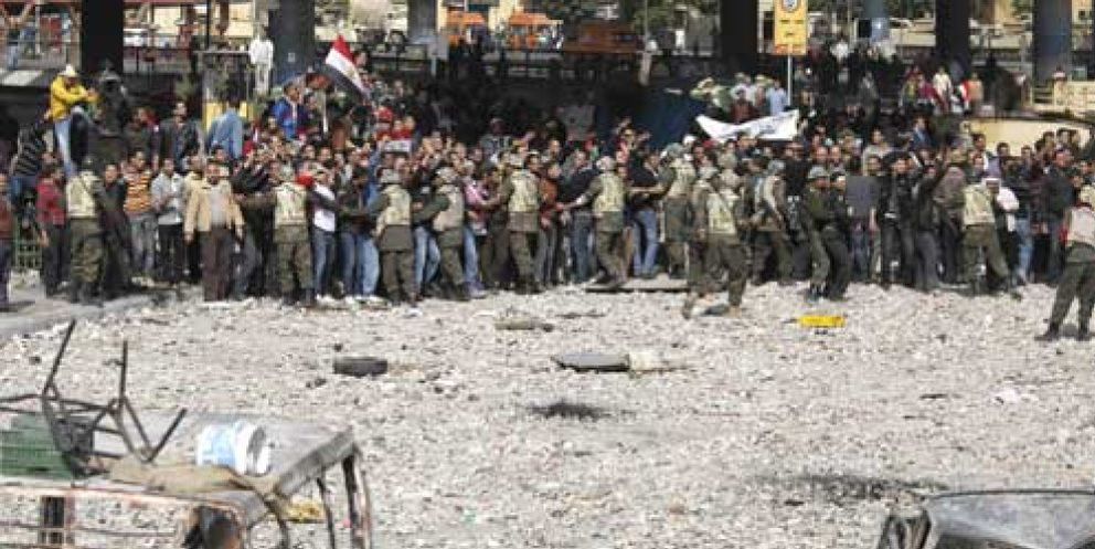 Foto: Las fuerzas de Mubarak atacan a los periodistas para intentar ocultar su masacre