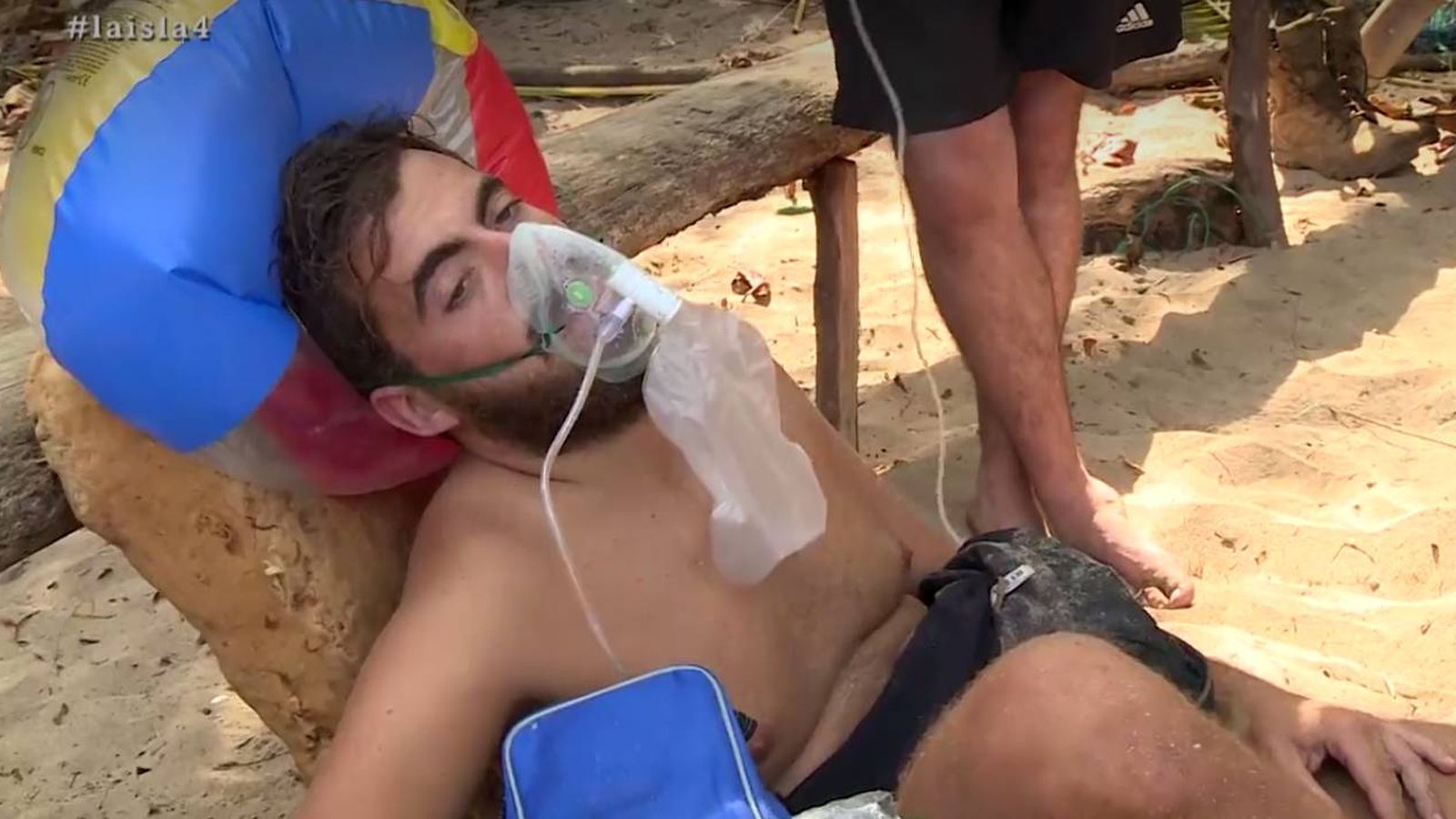 Foto: Juan necesita atención médica urgente en 'La isla' tras la picadura de un pez venenoso (Atresmedia TV)