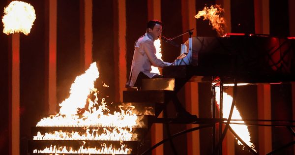 Foto: Melovin canta 'Under the Ladder' en la segunda semifinal de Eurovisión. (RTVE)