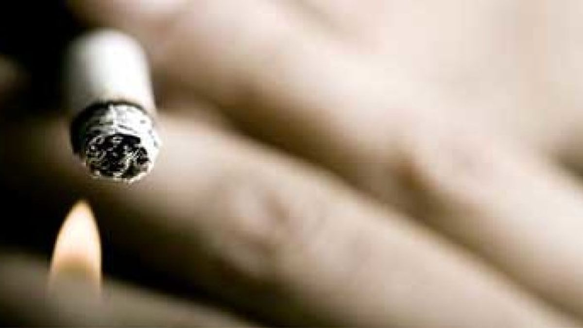 España apaga el cigarrillo: las ventas se hunden un 34% en el primer mes de la Ley Antitabaco