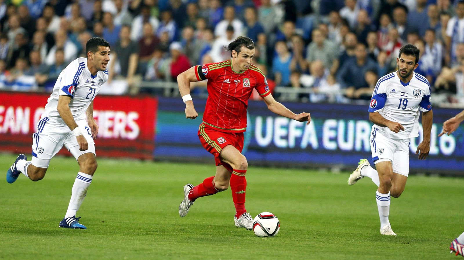 Foto: Gareth Bale, el gran líder de Gales, anotó un doblete con su selección ante Israel.