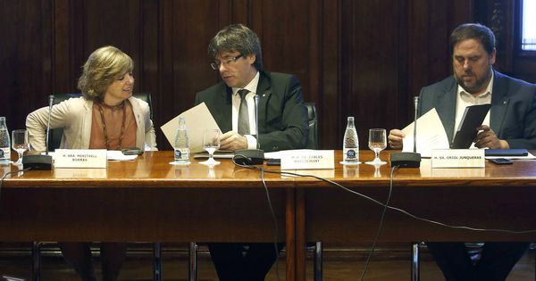 Foto: Meritxell Borràs, Carles Puigdemont y Oriol Junqueras. (EFE)
