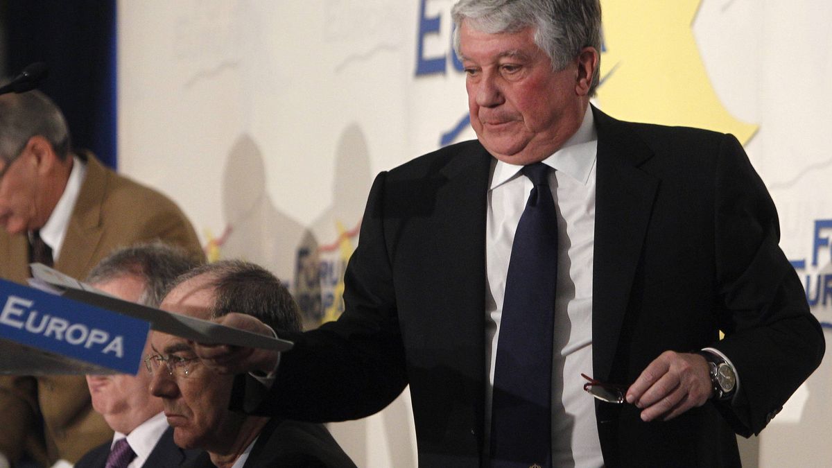 Ni salarios ni comanda: Arturo Fernández cierra la cafetería de la Asamblea de Madrid