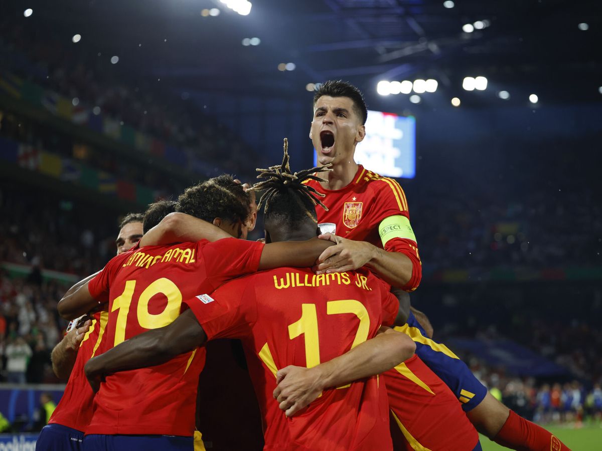 Foto: España celebra uno de sus goles a Georgia. (EFE/Alberto Estévez)