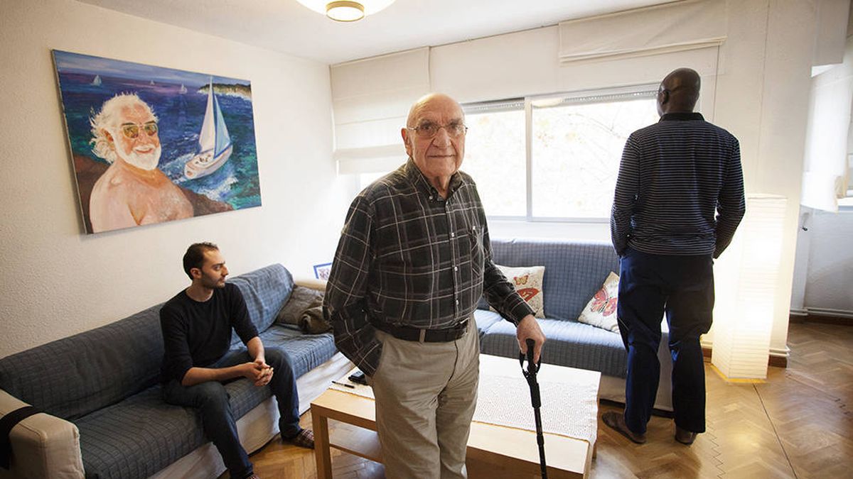 "Tengo 74 años, vivo con dos refugiados y esto es mejor que un Erasmus"