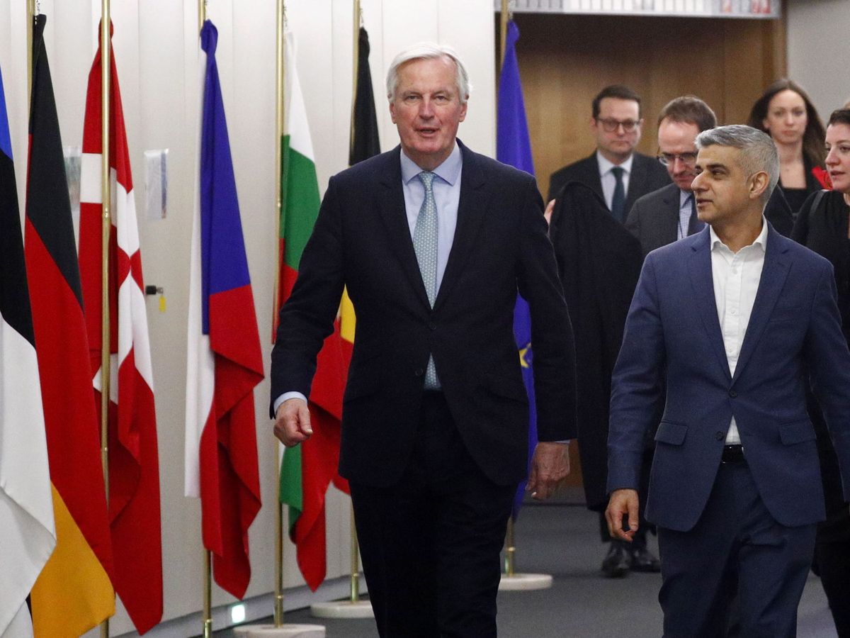 Foto: El negociaciador de la UE, Michel Barnier, junto al alcalde de Londres Sadiq Khan. (EFE)