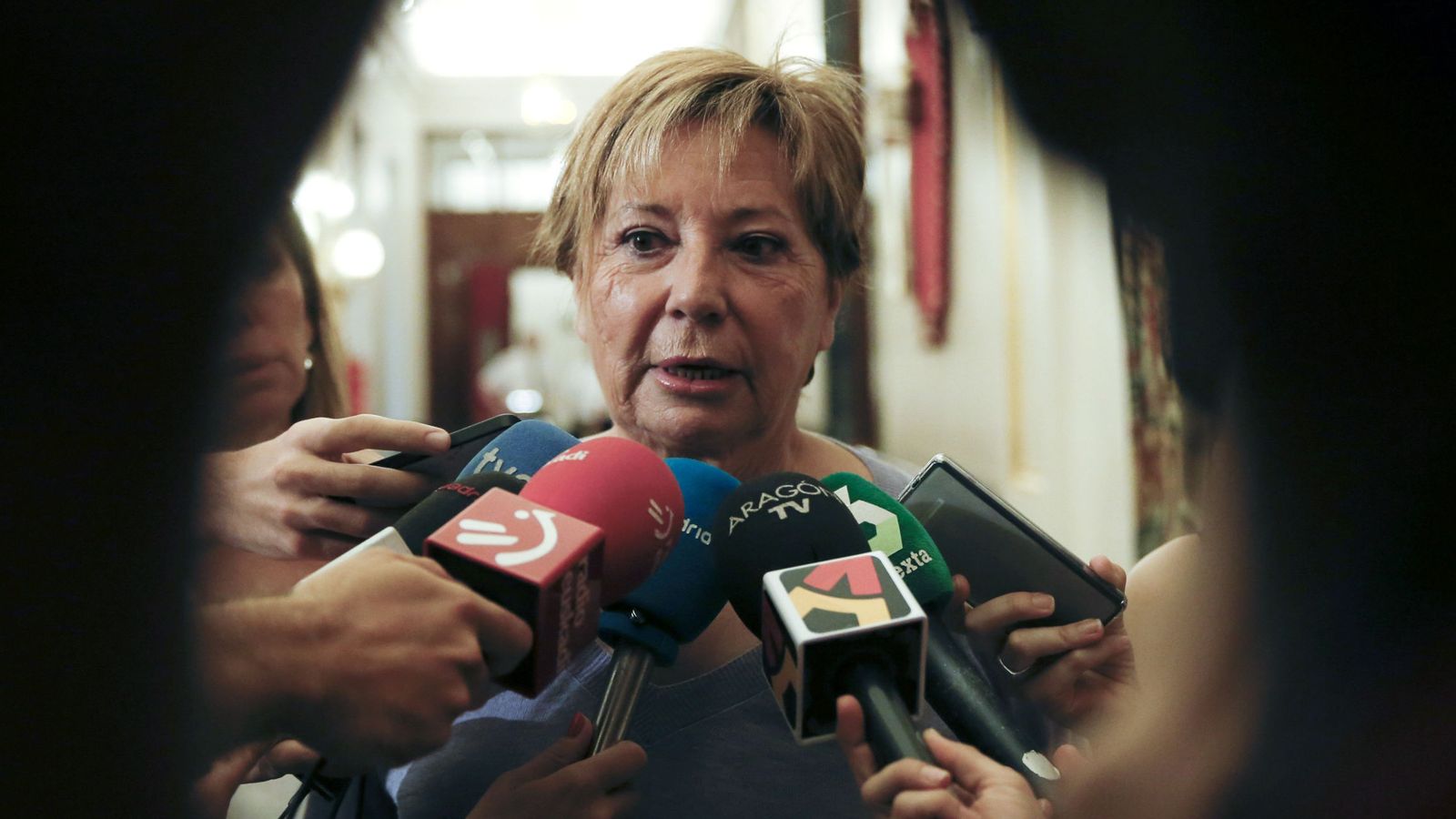 Foto: Celia Villalobos ve "kafkiano" que Rivera pida la cabeza de Rajoy (Efe).